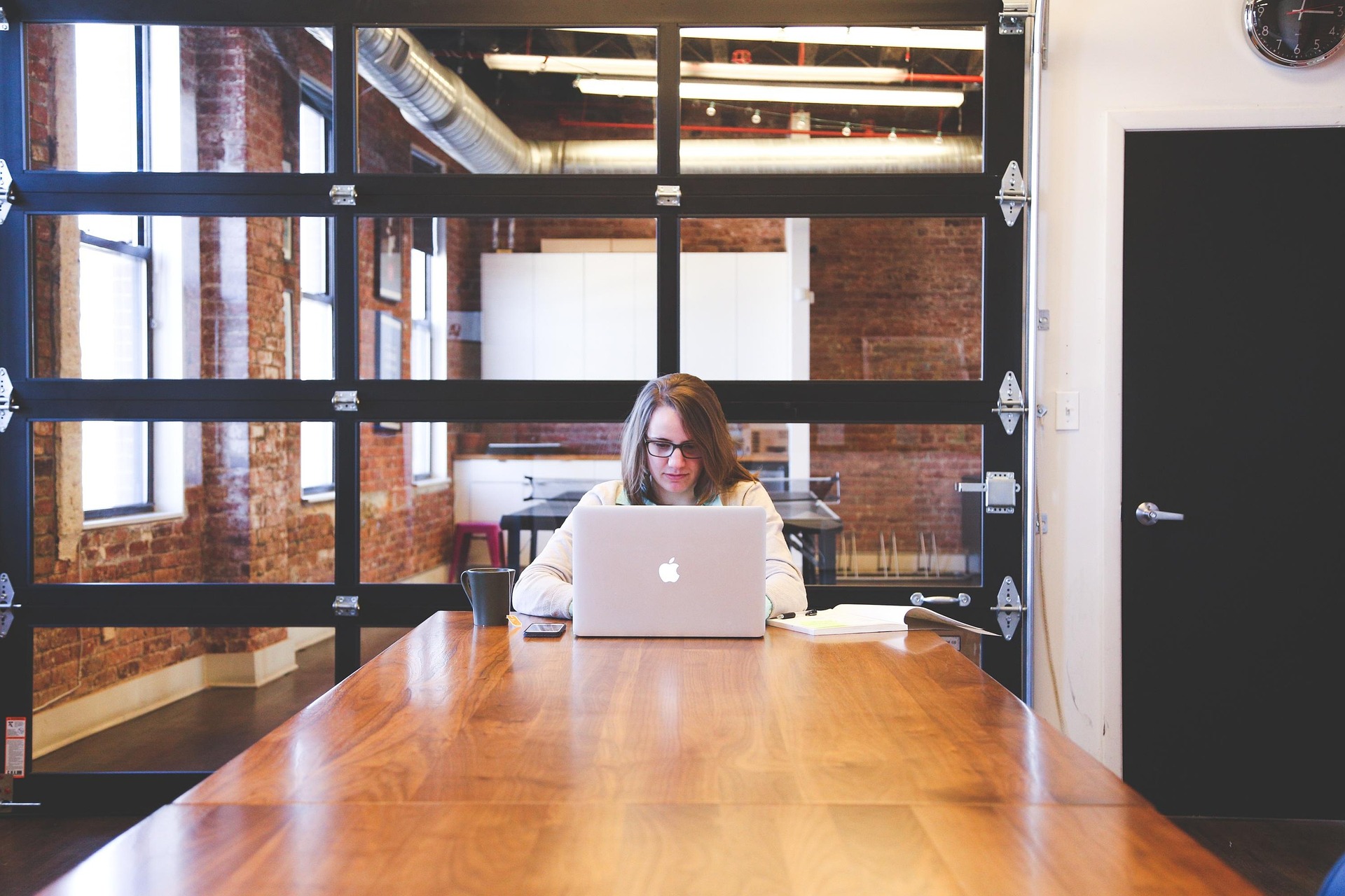 Smart Ways to Handle Workplace Pressure in Corporate Jobs